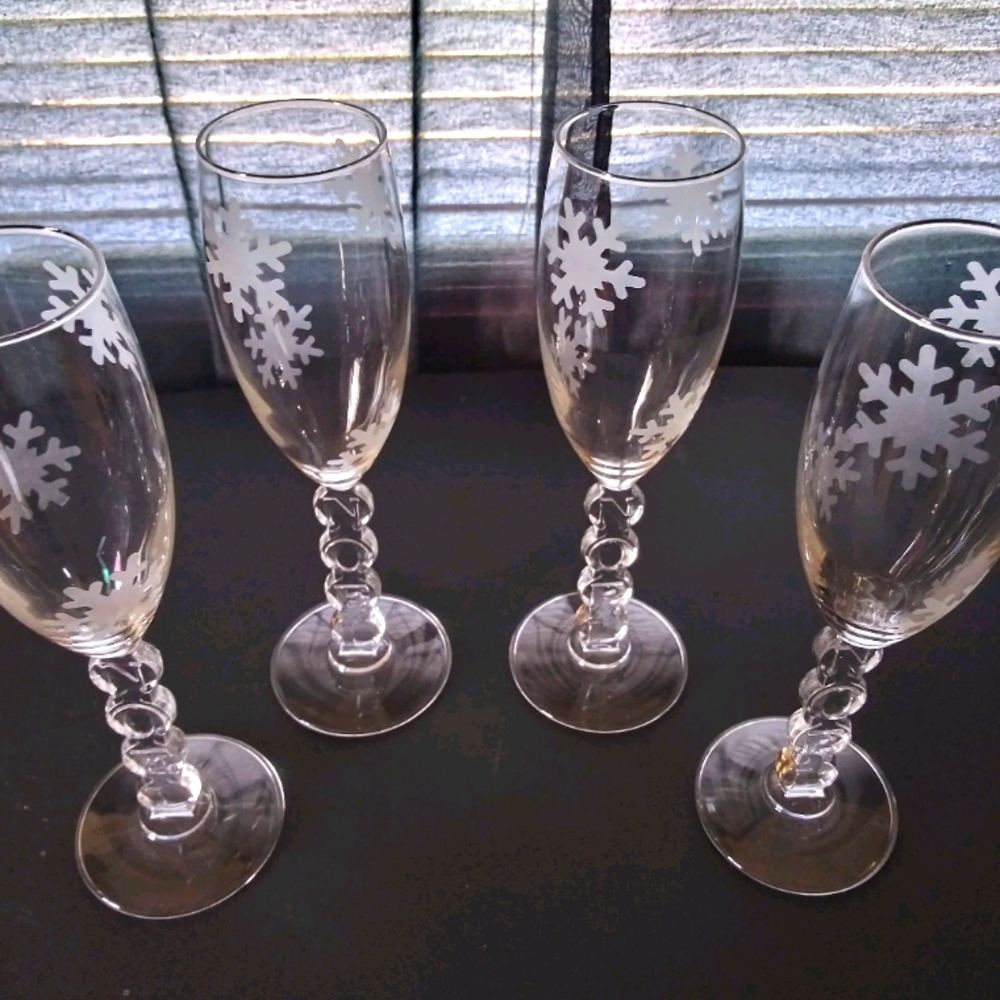 Vintage Holiday NOEL Champagne Flutes Wine Glasses